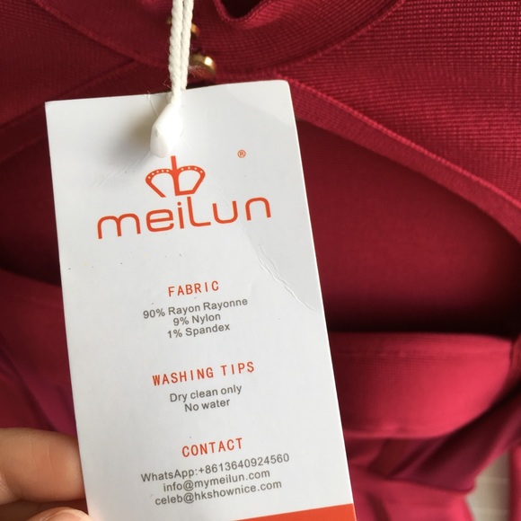 Elegant Red Long Sleeve Dress - Picture 3 of 5